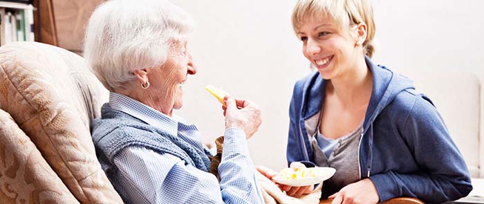 Evde Yaşlı Bakımı Nasıl Olmalı? Ev Personeli