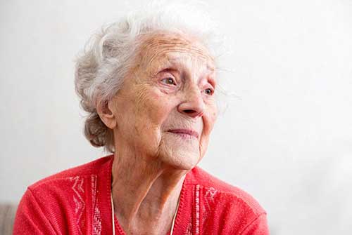 Yaşlı Bakıcısı Seçimi Ve Evde Yaşlı Bakımı Ev Personeli